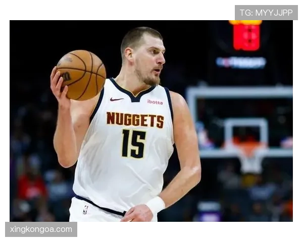 康利挡拆牵制约基奇，比赛季初更能拉开空位与组织