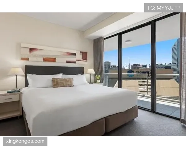 菲利克斯刚买的那套豪宅，邻居都开始怀疑人生了吧？