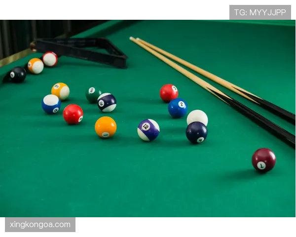 双重触球规则详解：开球或坠球后同一球员连续触球是否构成犯规