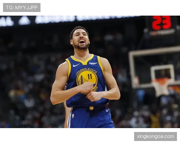 德隆·威廉姆斯无球跑动改变防守布局，提升挡拆效率