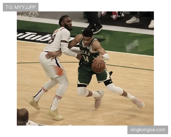 约什·史密斯通过无球跑动提升防守转换效率显著拉开对阵内线球员差距